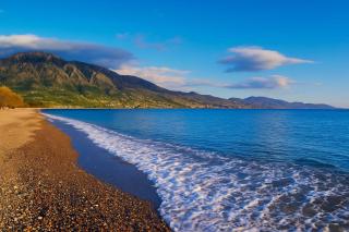 Kalamata's Urban Oasis with Private Balcony - 4