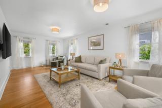 Cape Cod Home Near 3 Beaches - 2