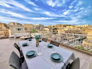 Bright Penthouse with Large Terrace & Sunset Views - 9