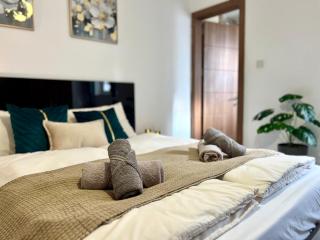 Bright Penthouse with Large Terrace & Sunset Views - 1