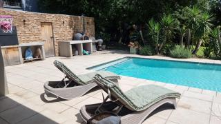 Luxury Solar Home - Pool, Pizza Oven & Garden - Four Ways - 9