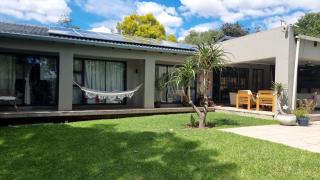 Luxury Solar Home - Pool, Pizza Oven & Garden - Four Ways - 6