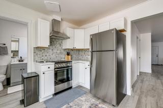 Updated + Modern Craftsman Bungalow in Renton! - 9