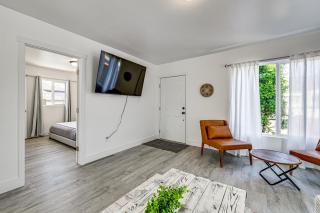 Updated + Modern Craftsman Bungalow in Renton! - 1