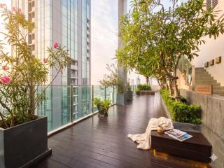 Bangkok Skyline Mirror Enjoy the same brilliant night view and warm city sunshine as W Hotel from the infinity pool - 9