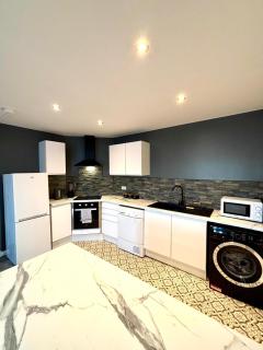 Central Bearwood Apartment - 2