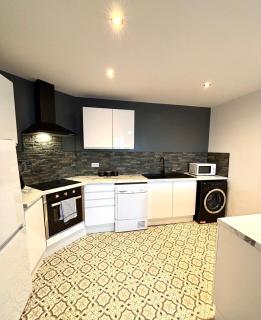 Central Bearwood Apartment - 1