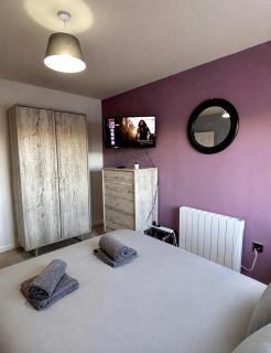 Central Bearwood Apartment - 4