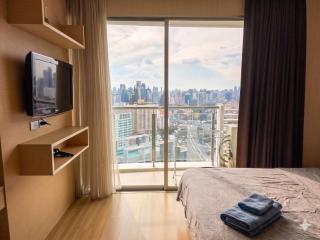 Strolling in the Clouds 37th Floor Panoramic View Apartment in Bangkok Near BTS Phra Khanong Station Infinity Pool Luxurious and Cozy Home - 6