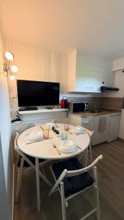 Le studio en souplex avec piscine et 10 min de la plage - 9
