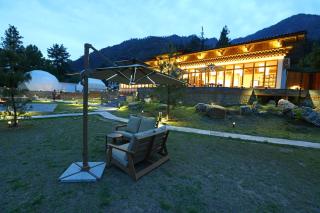 Highland Glamping Riverfront Luxury Dome Tent - 8