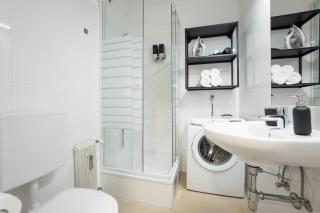 Stylish Central Apartment with Modern Interiors - 2