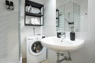 Stylish Central Apartment with Modern Interiors - 3