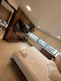 Condo, Amazing River View and Free Parking - 1