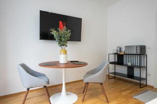 Stylish Central Apartment with Modern Interiors - 8