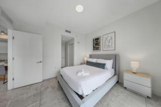 Modern Brickell Escape with High-Rise View Pool & Gym - 5