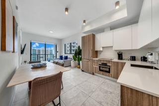 Modern Brickell Escape with High-Rise View Pool & Gym - 8