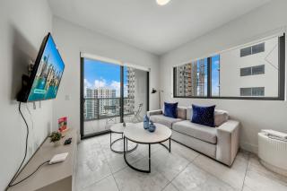 Modern Brickell Escape with High-Rise View Pool & Gym - 9