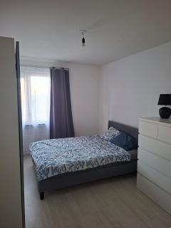 Cozy Room in Charming Farsta Apartment - Perfect Family Retreat - 0