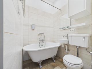 Rustic City Centre Studio - 1km from Old Town - 1