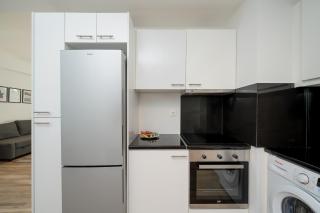 Riviera 1BR - 8 min Niarchos SNFCC by TwentyTwo - 9