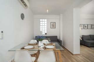 Riviera 1BR - 8 min Niarchos SNFCC by TwentyTwo - 4