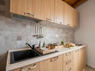 Sea front historic house in the heart of old town, inside torrione aragonese - 3