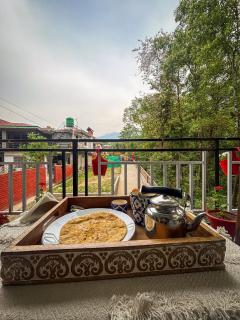 Kinaara Bir-Tea Garden & Mountain View Stay Near Landing Site - 5