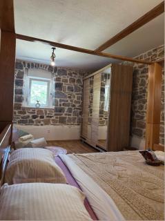 Villa with stunning Mountain Views and Authentic Croatian Stone House near Split and Sea - 1