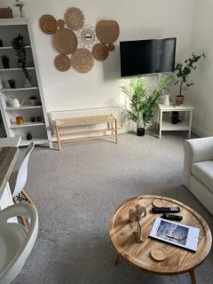 2 bed- walkable train and beach apartment - 4