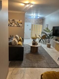 A studio apartment close to Sandton and Rosebank - 2