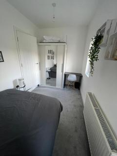 2 bed- walkable train and beach apartment - 2