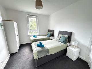 2-Bed Gourock Margaret St - Sleeps 4 - Contractors, Business & Relocations - Free Parking - 2