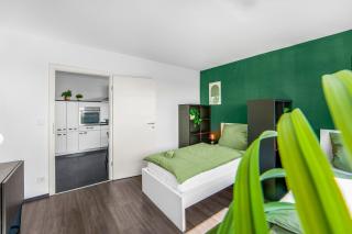 Modern Apartment at Braunschweig Hbf Central Station 17th Floor Cityview 4 Beds Full Kitchen - 4