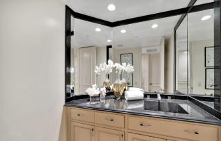 Luxury Two Bedroom Residence with Expansive Terrac - 3