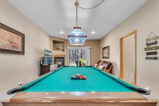 South Lake Tahoe Retreat - Pool Table & BBQ Grill - 7