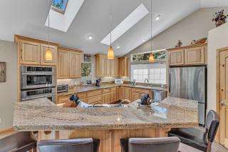 South Lake Tahoe Retreat - Pool Table & BBQ Grill - 2