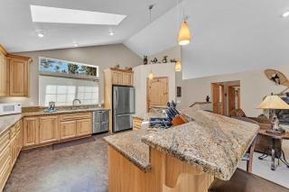 South Lake Tahoe Retreat - Pool Table & BBQ Grill - 1