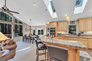 South Lake Tahoe Retreat - Pool Table & BBQ Grill - 3