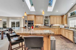 South Lake Tahoe Retreat - Pool Table & BBQ Grill - 4