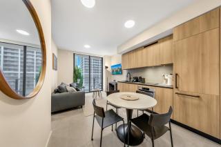 Downtown Miami Modern Condo with Den - Near Bayfront - 8