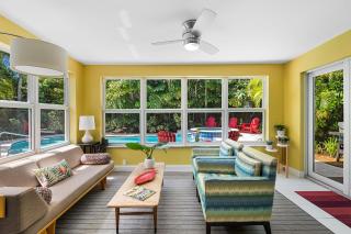 Casa Del Sol A Midcentury Tropical Getaway with Classic South Florida Vibes - 9