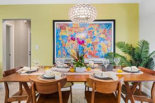 Casa Del Sol A Midcentury Tropical Getaway with Classic South Florida Vibes - 6