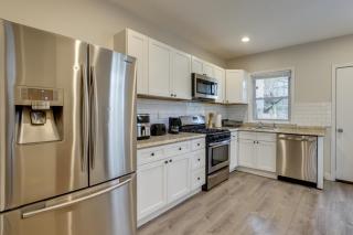3 Mi to Center City! Quiet Extended Stay w/ Patio - 8