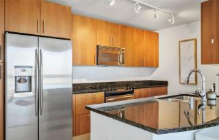 One Bedroom High Rise Residence with City Views - 3