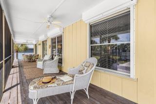 Beachside Bliss with Paddleboards, Bikes & Island Fun - Mystic Mandalay - Roelens - 9