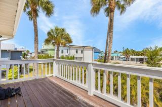 Beachside Bliss with Paddleboards, Bikes & Island Fun - Mystic Mandalay - Roelens - 3