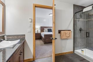 Rundle Cliffs Lodge by Canmore Premier - 1