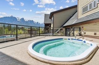 Rundle Cliffs Lodge by Canmore Premier - 2
