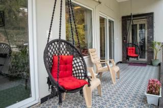Sunhill Boutique Homestay by Lux Himalaya 8-Bhk - 4